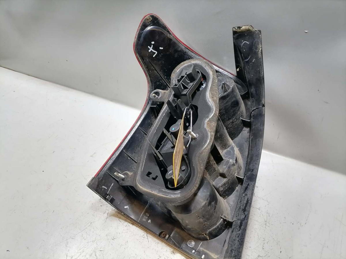 Toyota Avensis T25 original Rücklicht Rückleuchte Schlussleuchte rechts Kombi Bj.2004